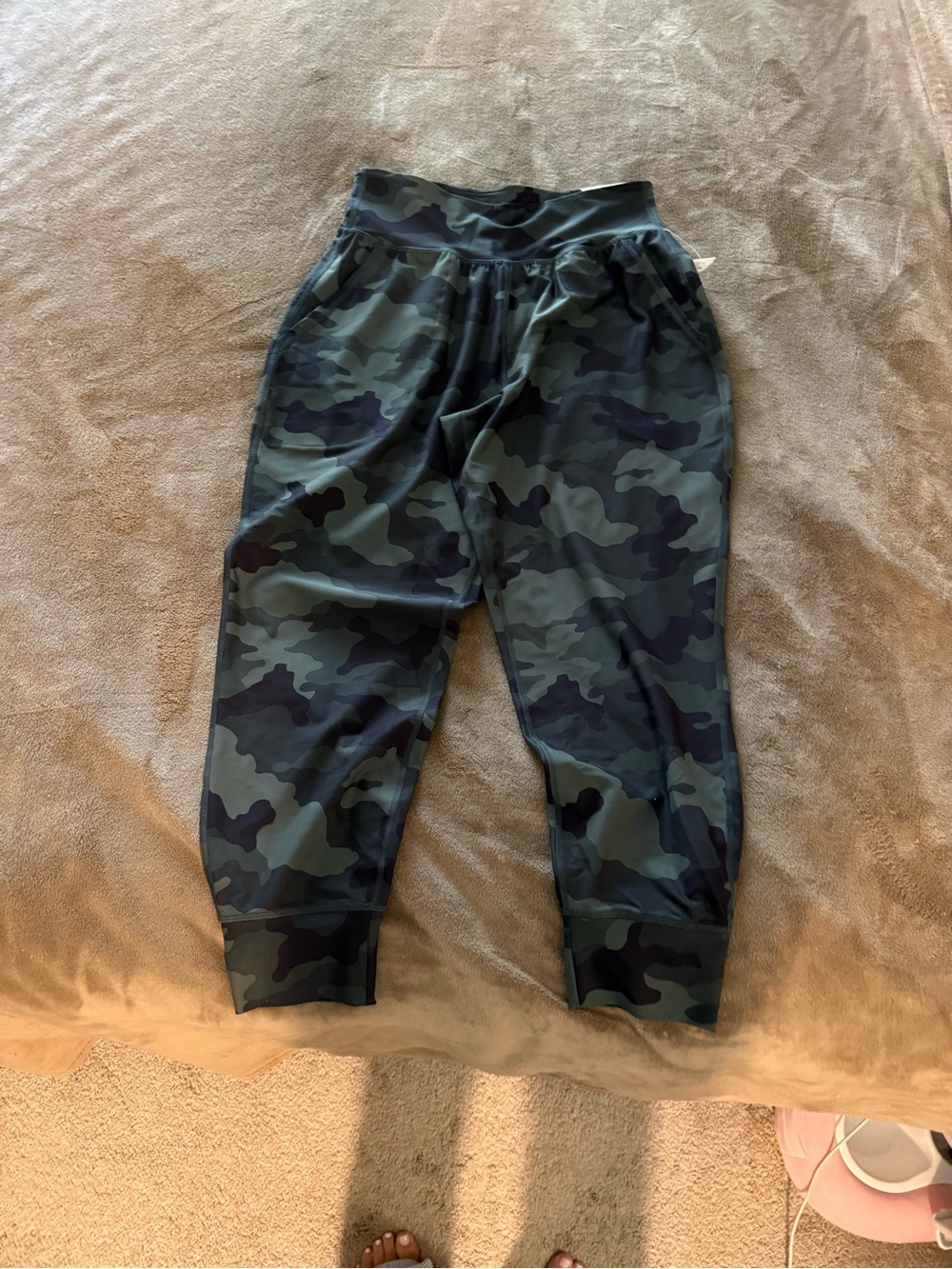 Old Navy Womans Petite Camo Joggers - Olive & Black